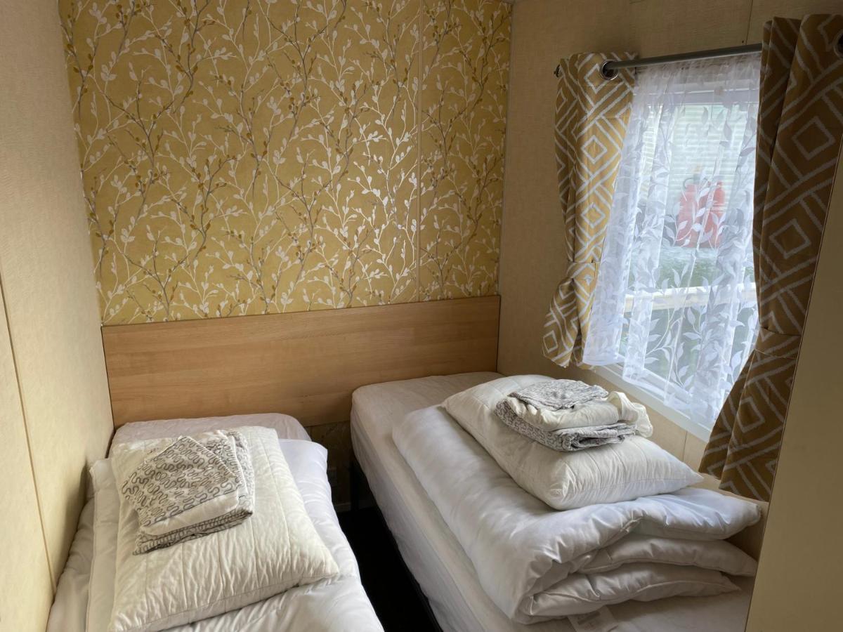 3 Bedroom 8 Berth Standard Basic Caravans With Hot Tub,Mountain Bikes Tattershall Exterior foto